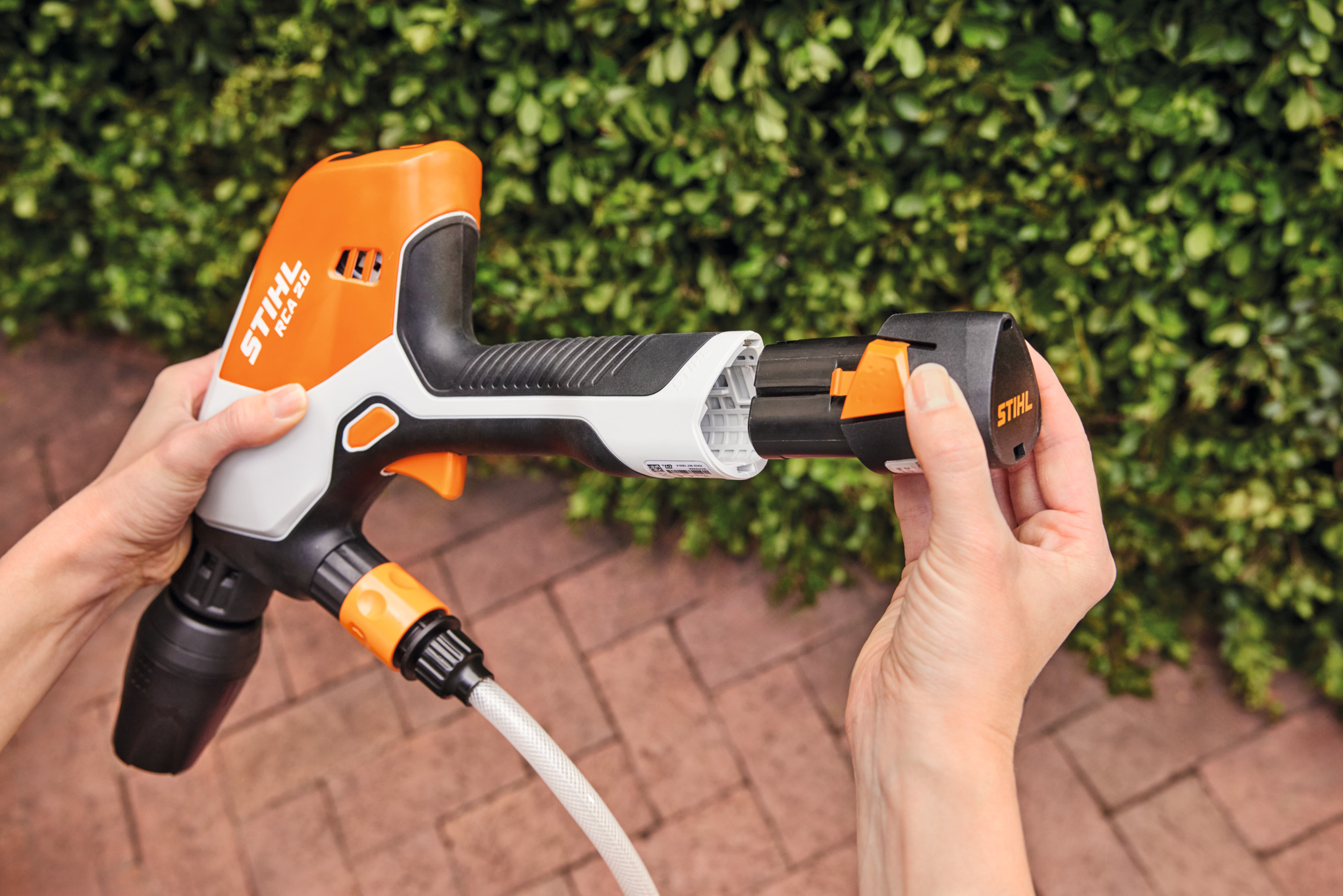 RCA 20 Cordless Handheld Pressure Washer