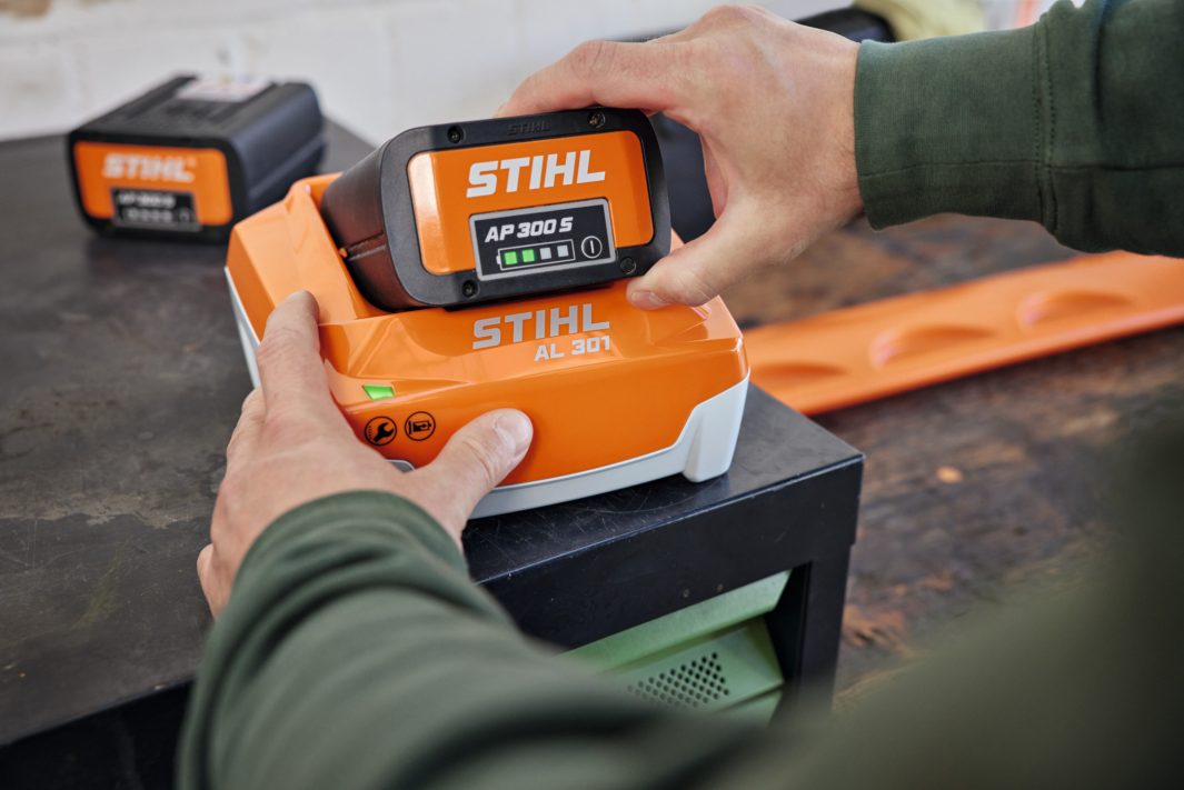 STIHL AL301 Quick Charger for AK & AP Batteries