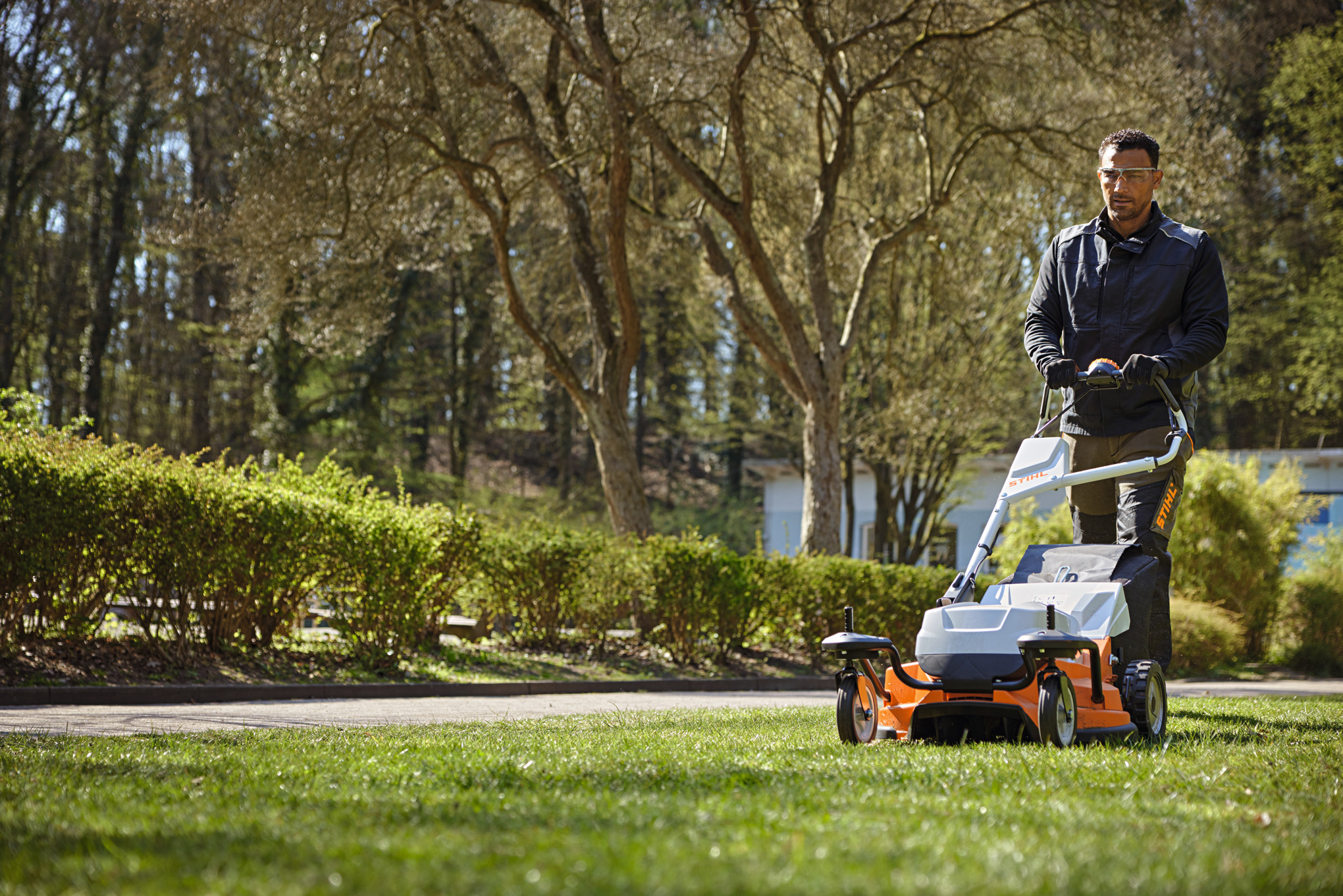 Cordless lawnmower for large garden sale